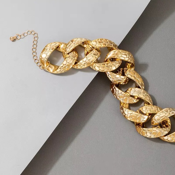 ⚜️[𝟯/$𝟯𝟴]⚜️Big Gold Snake Skin Bracelet NEW - Picture 4 of 9